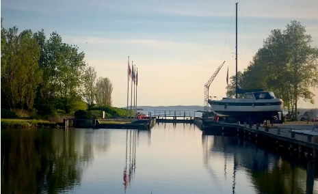 flagene ved slusen i Øer